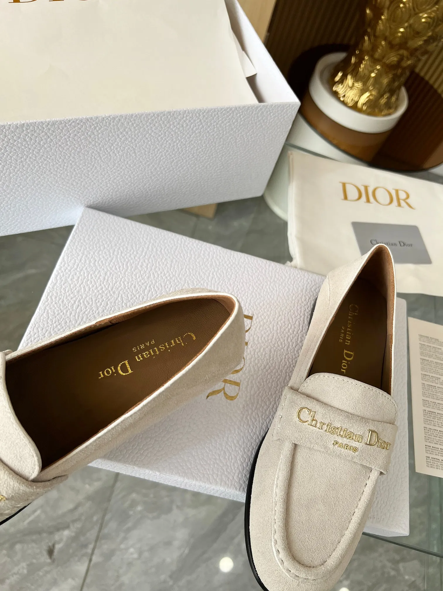 👟👟Ex-factory price 560👟👟 Dior's new spring and summer ultra-light series loafers are brand new. The layout strives to create fashionable classic items. New products created at the first major show of Paris Fashion Week. The inspiration is cleverly combined by D's chief designer on the perfect shoe shape. Paired with brand buckles, it is even more fashionable! Original version, perfect and exquisite workmanship!  ✔️Upper: original fabric ✔️Inner lining: imported sheepskin lining ✔️Sole: Italian genuine leather outsole ✔️Size: #35-41 (40 41 customized items are not returnable)